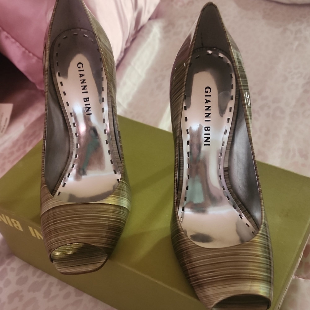 Gianni Bini Green Peep Toe Heels